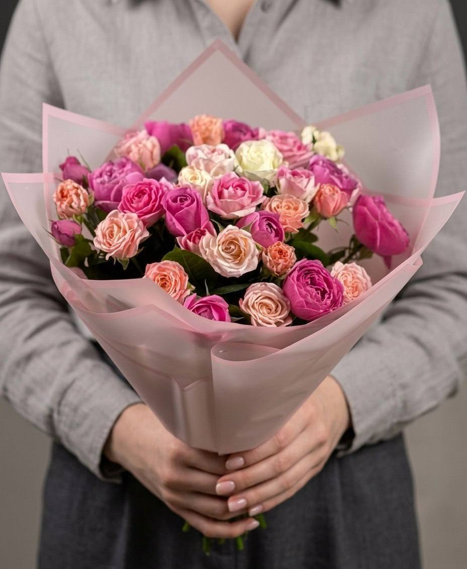 Моно-букет из пионовидных кустовых роз